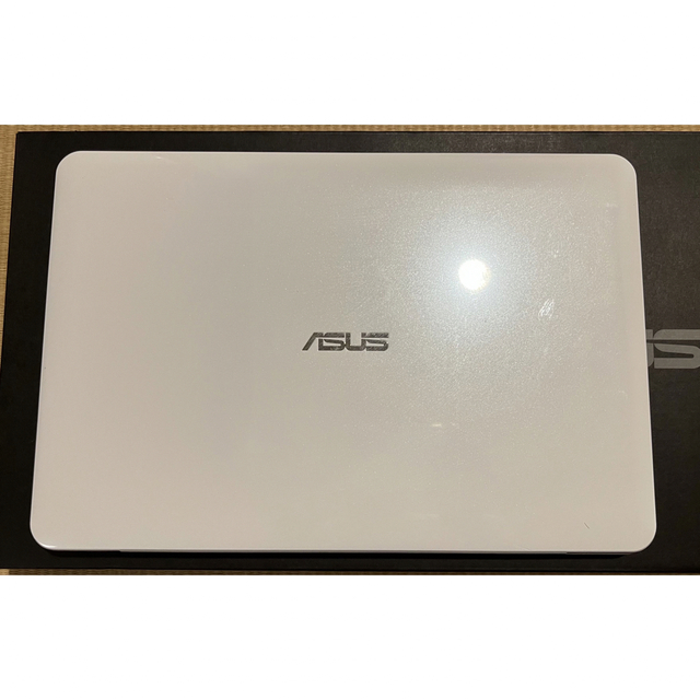 極美品ASUS ノートパソコン VivoBook X556U