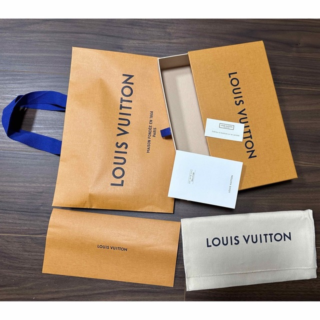 LOUIS VUITTON(ルイヴィトン)のLOUIS VUITTON 長財布入れ　ケース&カバー　未使用♡ レディースのバッグ(ショップ袋)の商品写真