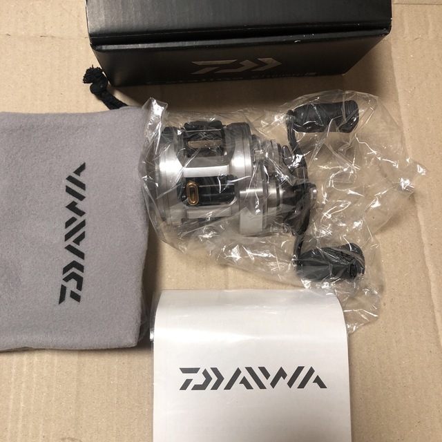 DAIWA(ダイワ)のキャタリナBJ100SH-L新品未使用品 スポーツ/アウトドアのフィッシング(リール)の商品写真