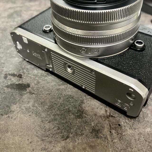 Nikon(ニコン)のNikon Zfc 16-50 SL Kit 予備バッテリーSDカードおまけ スマホ/家電/カメラのカメラ(ミラーレス一眼)の商品写真