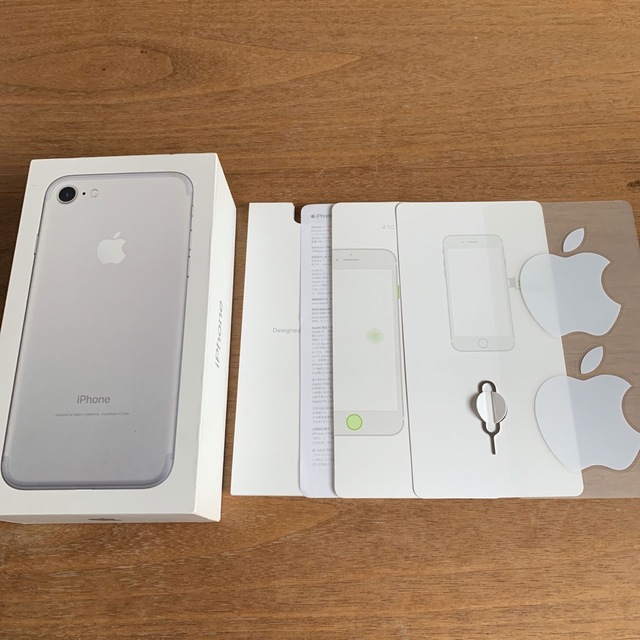 Apple(アップル)の☆美品☆Apple 正規品 iPhone7 シルバー  32GB 空箱 ケース スマホ/家電/カメラのスマートフォン/携帯電話(その他)の商品写真