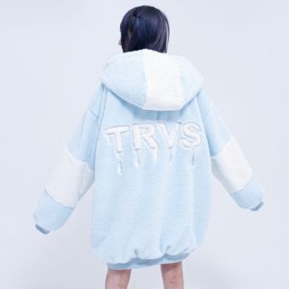 travas tokyo バックロゴ　ファーラインパーカー