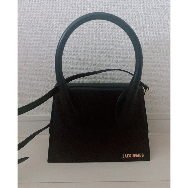 JACQUEMUS バック レディースのバッグ(ショルダーバッグ)の商品写真