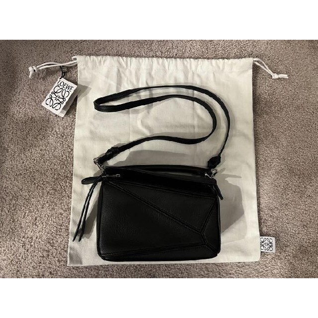 2022?新作】 LOEWE - ブラック パズルバッグミニ ☆LOEVE(ロエベ