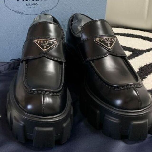 PRADA モノリスブラッシュドレザーローファー ブラック 新品