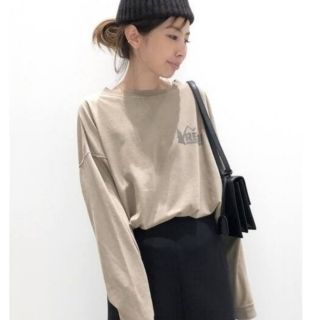 アパルトモンドゥーズィエムクラス(L'Appartement DEUXIEME CLASSE)の【REMI RELIEF/レミレリーフ】Print L/S Tee　ベージュ(カットソー(長袖/七分))