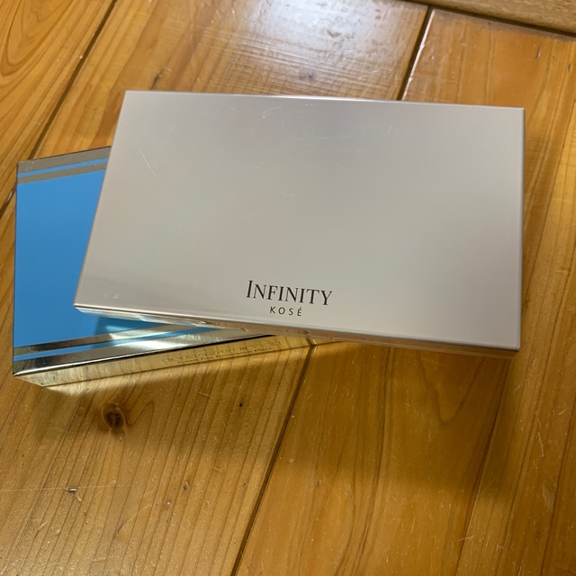 Infinity(インフィニティ)のインフィニティエマルジョンパクト　ケースのみ コスメ/美容のコスメ/美容 その他(その他)の商品写真