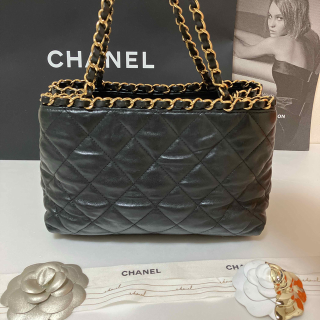 CHANEL(シャネル)の専用♡超美品★シャネル マトラッセ デカココ チェーン トート バッグ 正規品 レディースのバッグ(トートバッグ)の商品写真