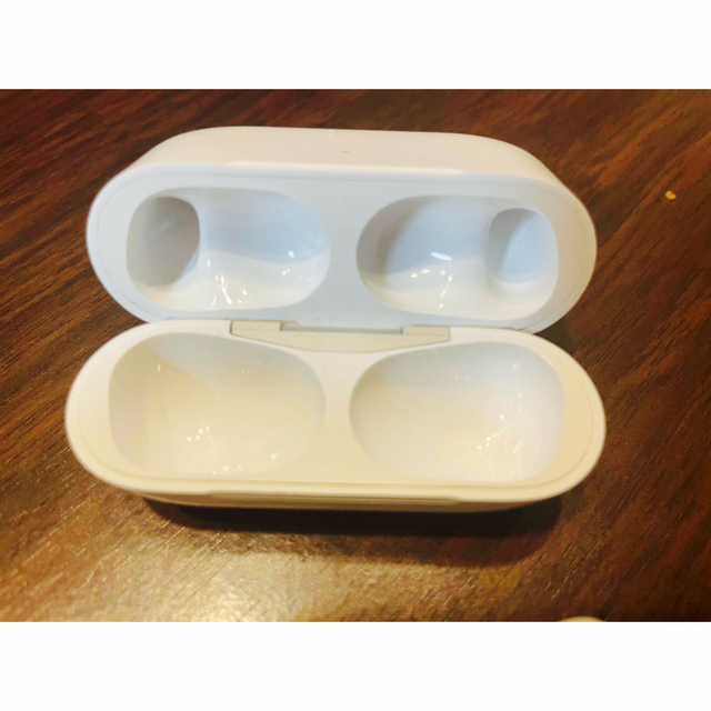 Apple(アップル)のapple air pods pro アップル　エアポッズ　プロ スマホ/家電/カメラのオーディオ機器(ヘッドフォン/イヤフォン)の商品写真