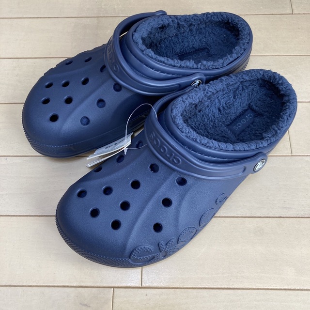 crocs(クロックス)の新品 28cm クロックス バヤ ラインド クロッグ ネイビー  ボア付き メンズの靴/シューズ(サンダル)の商品写真