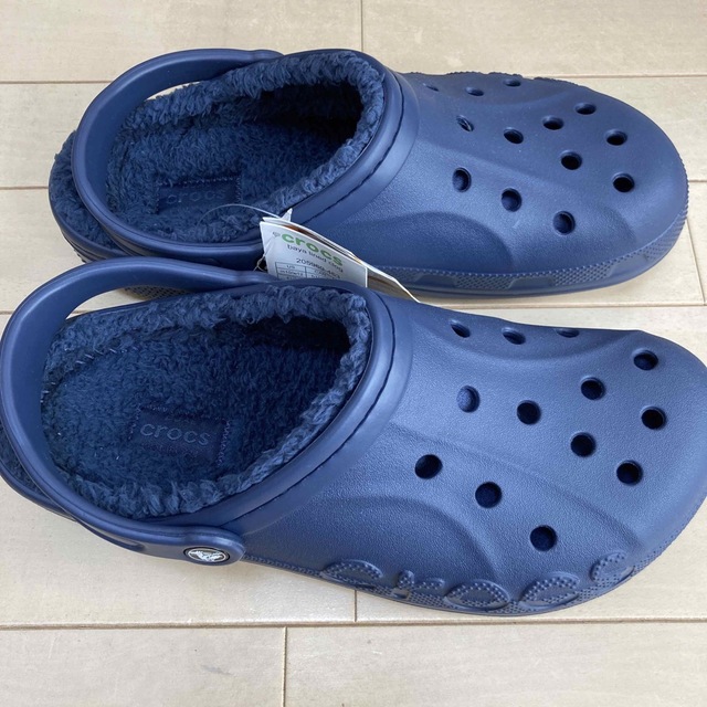 crocs(クロックス)の新品 28cm クロックス バヤ ラインド クロッグ ネイビー  ボア付き メンズの靴/シューズ(サンダル)の商品写真