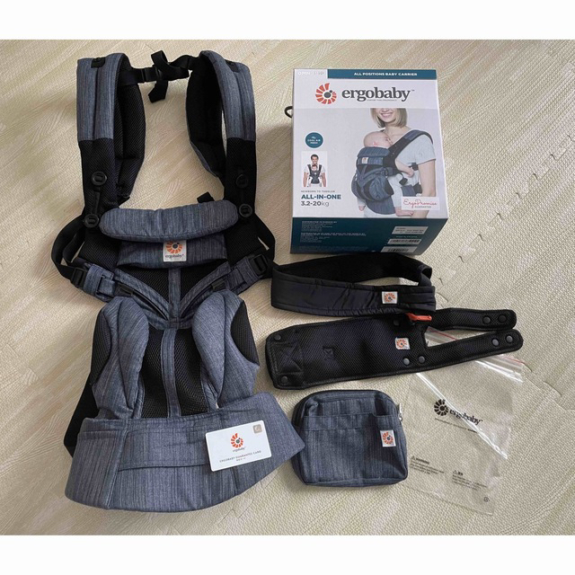 Ergobaby(エルゴベビー)の♡かおり様専用♡エルゴベビー　オムニ360 クールエアー　よだれカバー付き キッズ/ベビー/マタニティの外出/移動用品(抱っこひも/おんぶひも)の商品写真