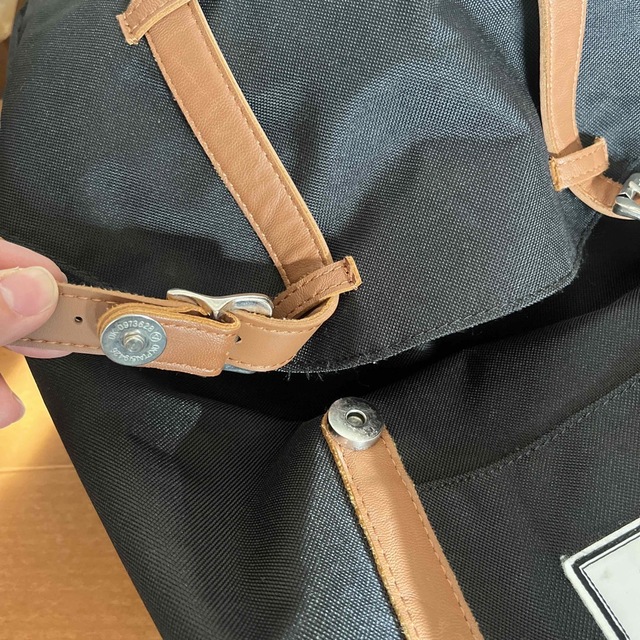 HERSCHEL(ハーシェル)のHERSCEL リュック　黒　PC用クッションシート付き レディースのバッグ(リュック/バックパック)の商品写真