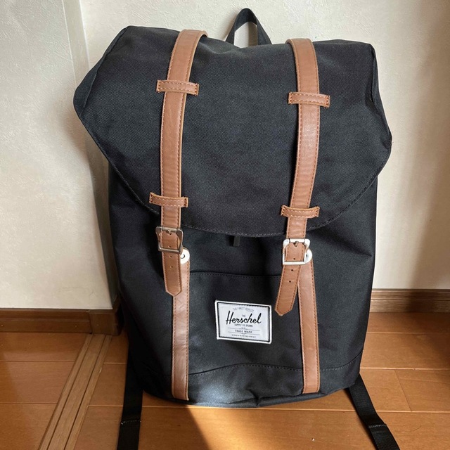 HERSCHEL(ハーシェル)のHERSCEL リュック　黒　PC用クッションシート付き レディースのバッグ(リュック/バックパック)の商品写真