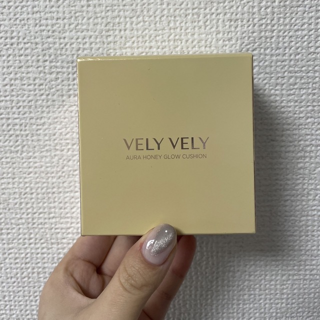 VELY VELY(ブリーブリー)のVELY VELY クッションファンデ LIGHT21本体+レフィル　新品未使用 コスメ/美容のベースメイク/化粧品(ファンデーション)の商品写真