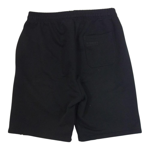 VETEMENTS ヴェトモン LOGO TAPE SWEAT SHORTS ライン ロゴ スウェット ショーツ ハーフパンツ ブラック系 M【中古】 メンズのパンツ(ショートパンツ)の商品写真