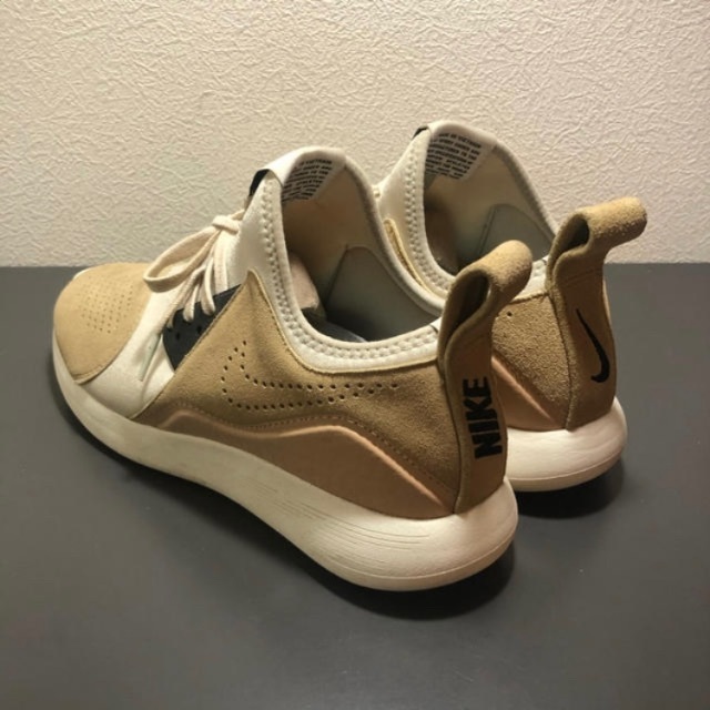 NIKE(ナイキ)のNIKE LUNARCHARGE PREMIUM  27cm beige 希少 メンズの靴/シューズ(スニーカー)の商品写真