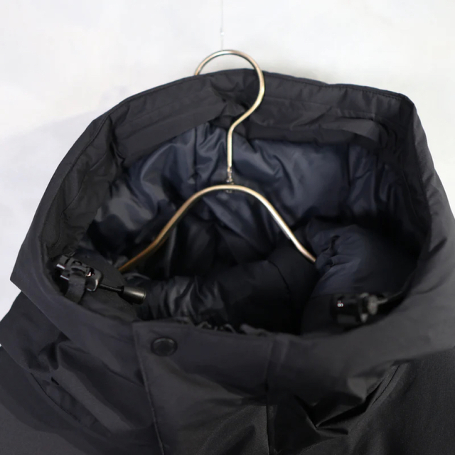 HYKE(ハイク)のHYKE Pertex Hooded Padded military coat メンズのジャケット/アウター(ダウンジャケット)の商品写真