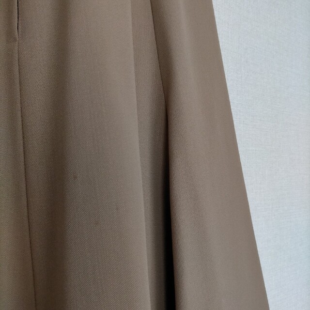 Santa Monica(サンタモニカ)の古着 old タック フレア ミモレ丈 スカート ベージュ レディースのスカート(ロングスカート)の商品写真
