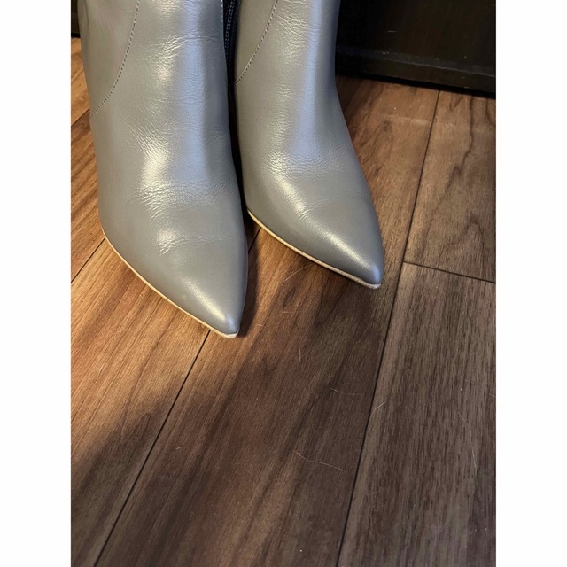 eimy istoire(エイミーイストワール)のnijikoさん着用 2021年DIANAロングブーツ 本革グレー レディースの靴/シューズ(ブーツ)の商品写真