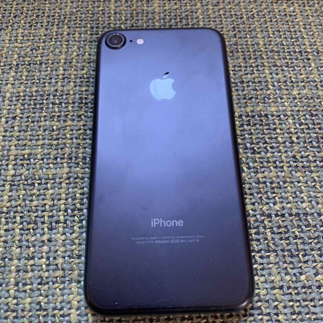 Apple(アップル)のiPhone7  中古　128GB SIMフリー スマホ/家電/カメラのスマートフォン/携帯電話(スマートフォン本体)の商品写真