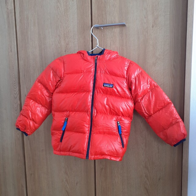 patagonia(パタゴニア)のpatagonia  パタゴニア ダウンジャケット 5T キッズ/ベビー/マタニティのキッズ服男の子用(90cm~)(ジャケット/上着)の商品写真