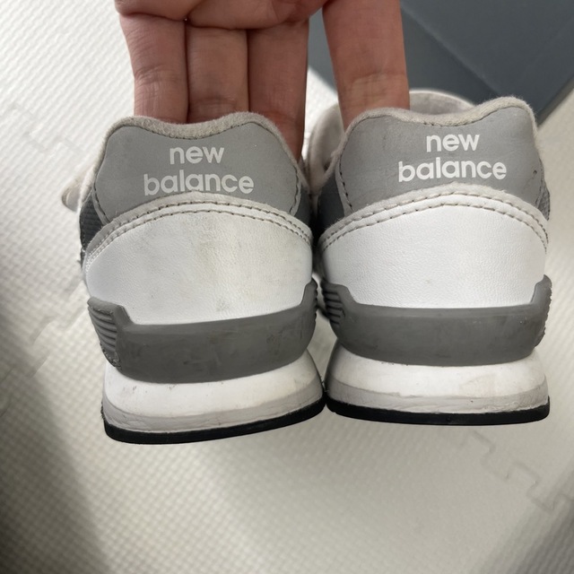 New Balance(ニューバランス)のニューバランス　スニーカー  白 キッズ/ベビー/マタニティのキッズ靴/シューズ(15cm~)(スニーカー)の商品写真