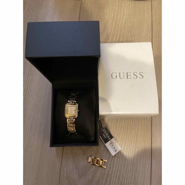 GUESS(ゲス)の新品、未使用　ゲス　腕時計 レディースのファッション小物(腕時計)の商品写真