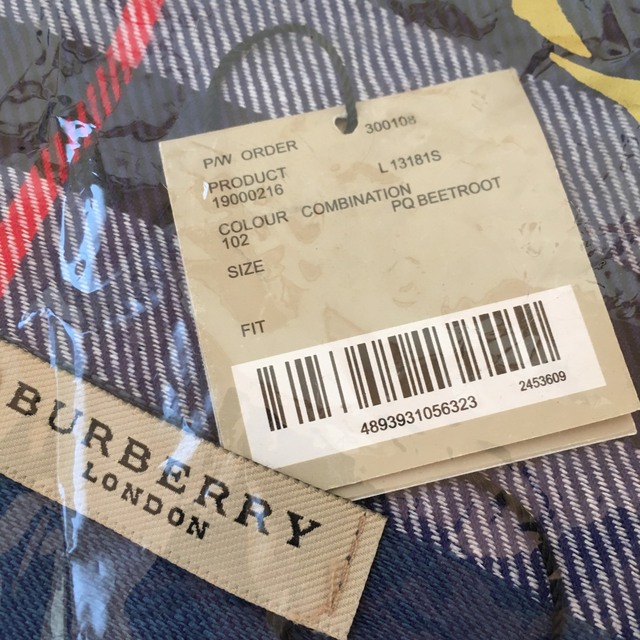 BURBERRY(バーバリー)の【新品】バーバリー　ストール　スカーフ　ショール　大判 レディースのファッション小物(ストール/パシュミナ)の商品写真