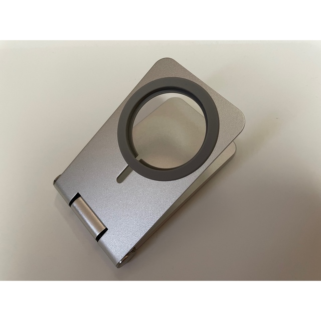 Apple(アップル)のApple MagSafe 充電器(純正) スマホ/家電/カメラのスマートフォン/携帯電話(バッテリー/充電器)の商品写真