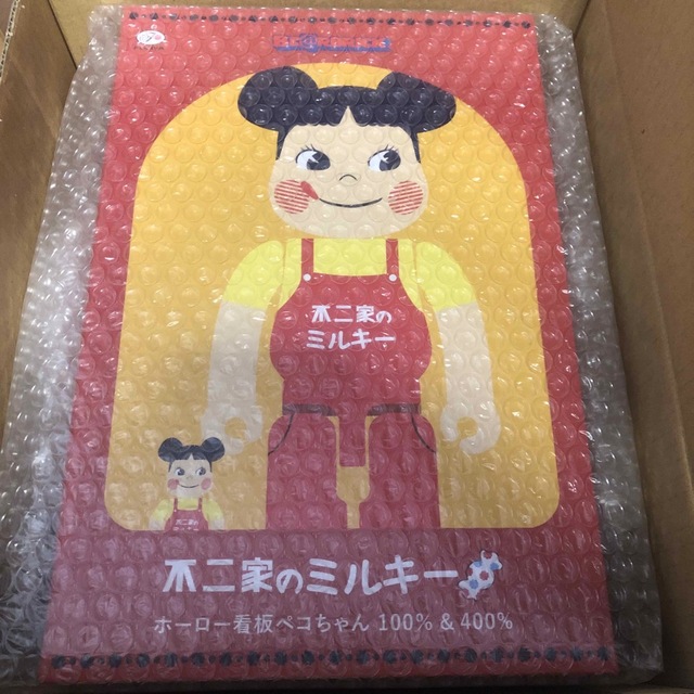 MEDICOM TOY(メディコムトイ)の新品未開封品 ベアブリック ホーロー看板ペコちゃん100%400%2点セット ハンドメイドのおもちゃ(フィギュア)の商品写真