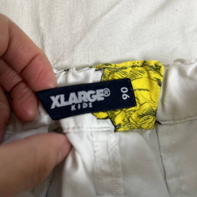 XLARGE(エクストララージ)のmum様専用　　エクストララージ　恐竜　ホワイトパンツ キッズ/ベビー/マタニティのキッズ服男の子用(90cm~)(パンツ/スパッツ)の商品写真