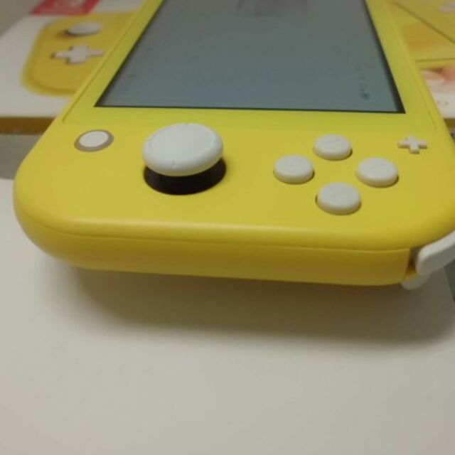 Nintendo Switch Lite Yellow 任天堂スイッチライト エンタメ/ホビーのゲームソフト/ゲーム機本体(携帯用ゲーム機本体)の商品写真