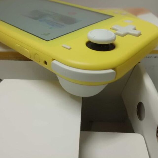 Nintendo Switch Lite Yellow 任天堂スイッチライト エンタメ/ホビーのゲームソフト/ゲーム機本体(携帯用ゲーム機本体)の商品写真