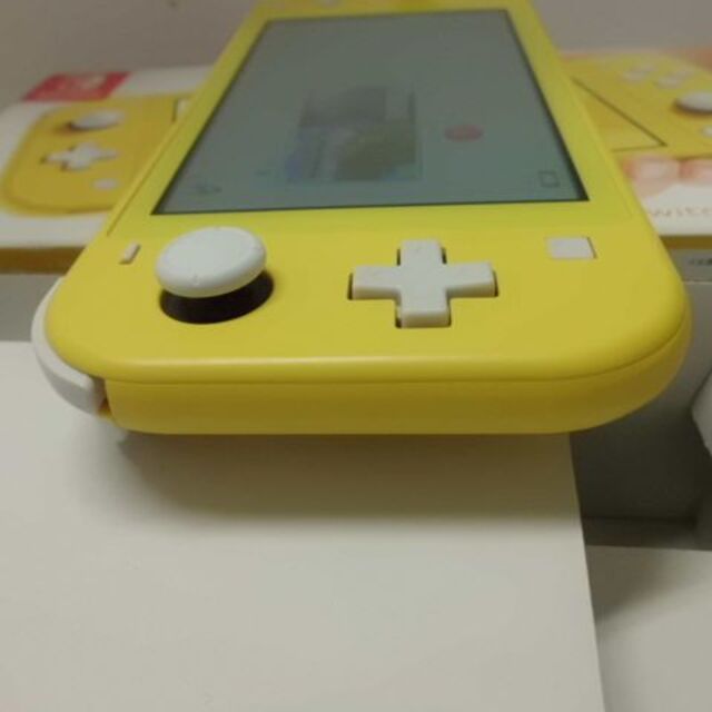 Nintendo Switch Lite Yellow 任天堂スイッチライト エンタメ/ホビーのゲームソフト/ゲーム機本体(携帯用ゲーム機本体)の商品写真