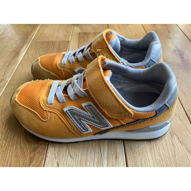 New Balance(ニューバランス)の中古 破れあり ニューバランス 996 スニーカー イエロー 18.5センチ キッズ/ベビー/マタニティのキッズ靴/シューズ(15cm~)(スニーカー)の商品写真