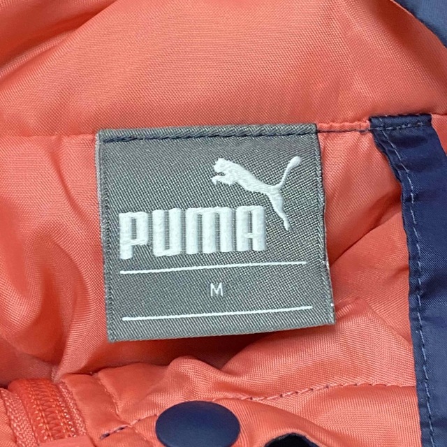 PUMA(プーマ)のPUMA ベンチコート Mサイズ ネイビー × ピンク レディースのジャケット/アウター(ロングコート)の商品写真