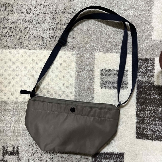 UNIQLO(ユニクロ)のユニクロ＊ナイロンショルダー レディースのバッグ(ショルダーバッグ)の商品写真
