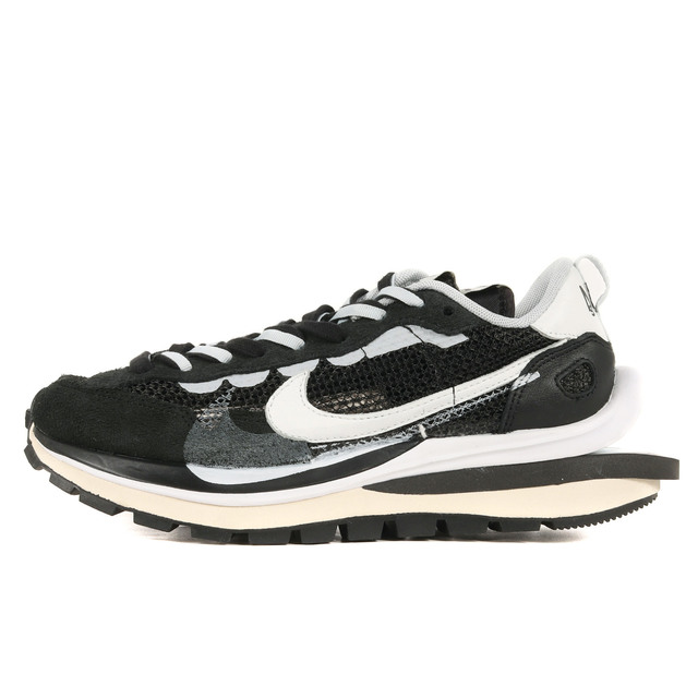 春夏新作 サカイ Sacai sacai NIKE コラボ【メンズ】【中古】【美品】 スニーカー 25.0cm サイズ：US7 黒白  サミットホワイト ブラック ヴェイパーワッフル ナイキ 20AW (CV1363-001) SACAI VAPORWAFFLE スニーカー 