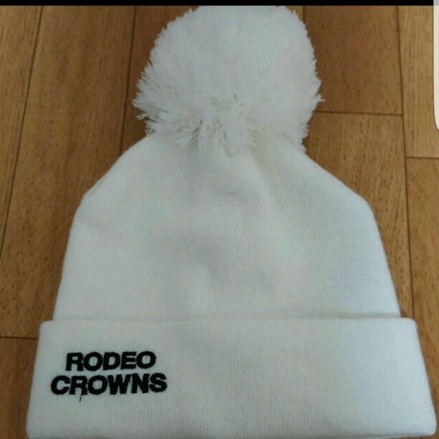 RODEO CROWNS(ロデオクラウンズ)の新品同様ロデオクラウンズ♡ぽんぽんニット帽 レディースの帽子(ニット帽/ビーニー)の商品写真