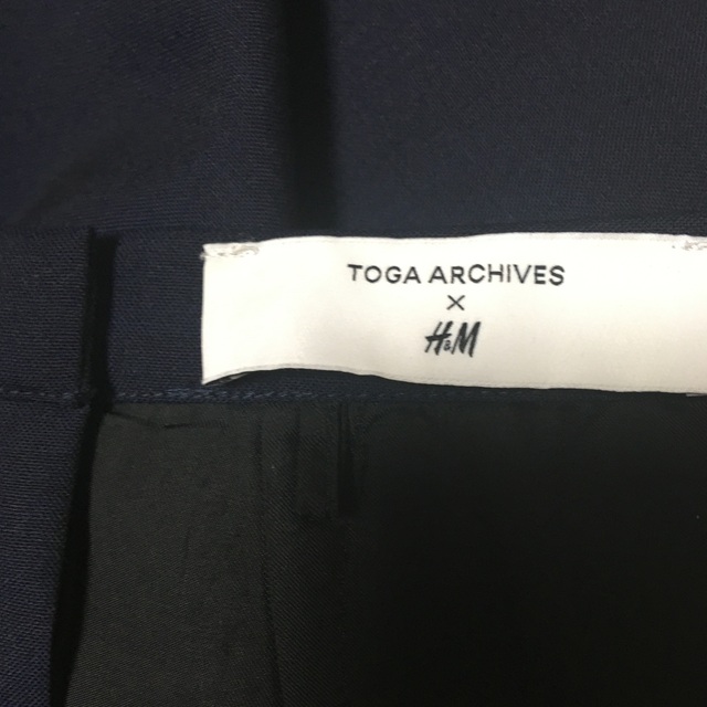 TOGA(トーガ)のH&M TOGA カットディテール　ウールスカート レディースのスカート(ひざ丈スカート)の商品写真