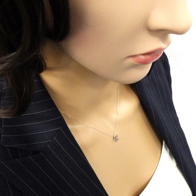 【ダイヤモンド】 ネックレス イニシャル M モチーフ ダイヤモンド 0.01ct K18WG レディースのアクセサリー(ネックレス)の商品写真