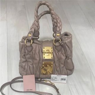 ミュウミュウ(miumiu)のmiumiu ミュウミュウ　Matelasse マトラッセ　ピンクベージュ(ハンドバッグ)