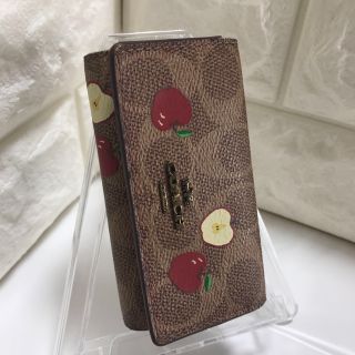 【新品】COACH シグネスチャー　アップル　キーホルダー