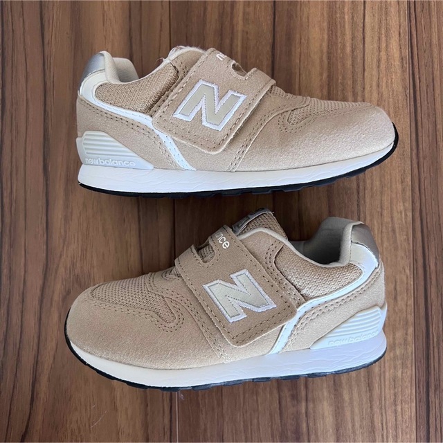 New Balance(ニューバランス)のニューバランス IZ996 15.5cm ベージュ ベビー・キッズ キッズ/ベビー/マタニティのキッズ靴/シューズ(15cm~)(スニーカー)の商品写真