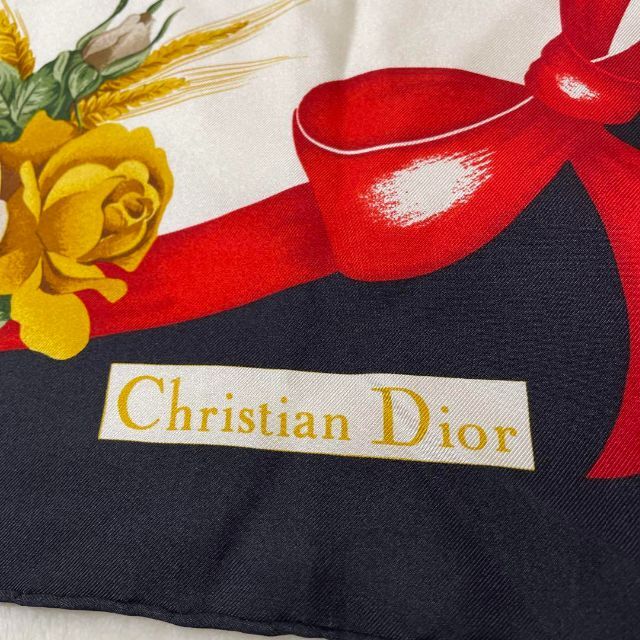 Christian Dior(クリスチャンディオール)の85㎝　ディオール　大判スカーフ　リボン　薔薇　麦　ブーケ　上品　紺　赤 レディースのファッション小物(バンダナ/スカーフ)の商品写真