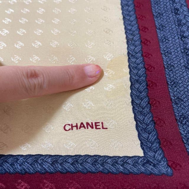 CHANEL(シャネル)の＊83cm シャネル 大判スカーフ あったか編み物 柄 赤 青 ベージュ レディースのファッション小物(バンダナ/スカーフ)の商品写真