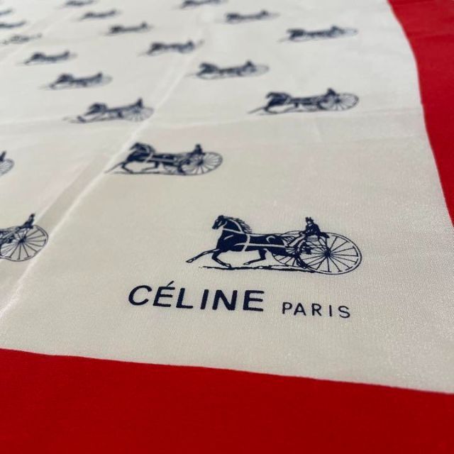 celine(セリーヌ)の※76㎝　セリーヌ　大判スカーフ　赤　白　馬車柄　首元やバックで映える レディースのファッション小物(バンダナ/スカーフ)の商品写真