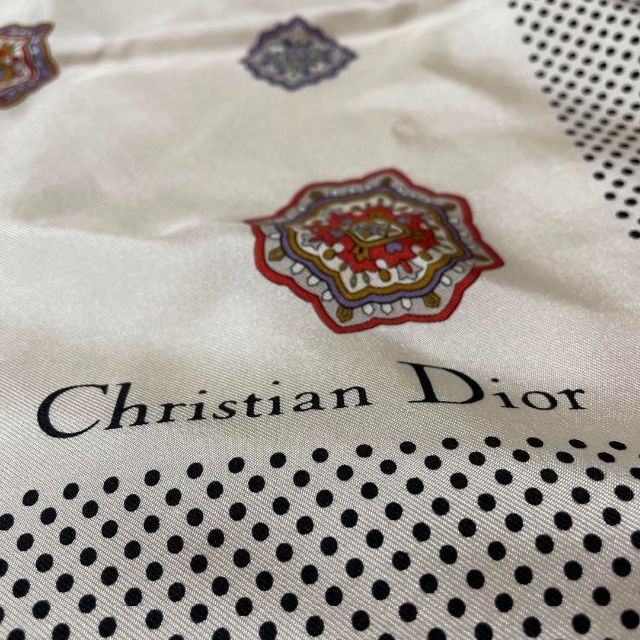 Christian Dior(クリスチャンディオール)の86㎝　ディオール　大判スカーフ　シルク100 使いやすい　シンプル　上品　OL レディースのファッション小物(バンダナ/スカーフ)の商品写真