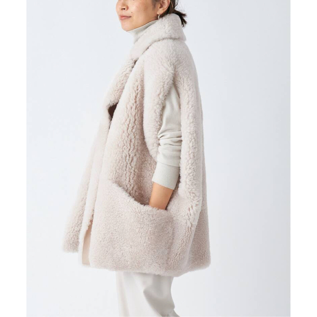 L'Appartement DEUXIEME CLASSE(アパルトモンドゥーズィエムクラス)の【未使用】【BLANCHA/ブランカ】 SHEARLING ベスト レディースのジャケット/アウター(毛皮/ファーコート)の商品写真